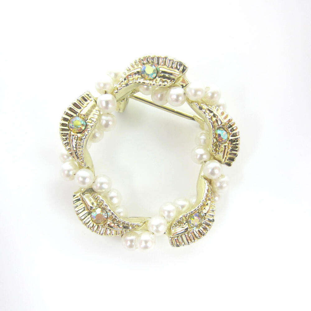 Vintage Pin Brooch Gold Tone Wreath Rhinestones String of Faux Pearls  1.25"